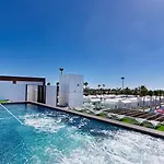 Club & - Adults Only Ξενοδοχείο 4*