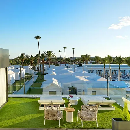 Отель Club & - Adults Only 4*