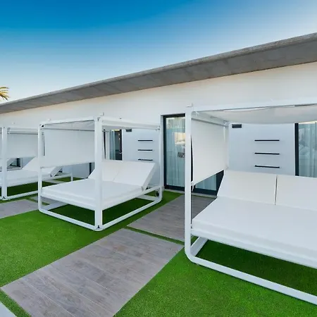 Отель Club & - Adults Only 4*