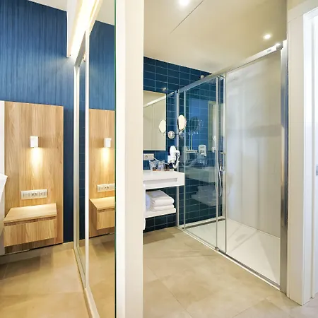 Club & - Adults Only