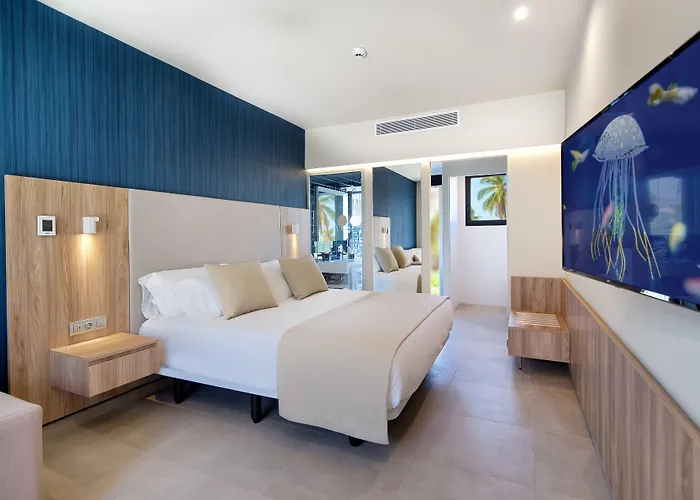 Club & - Adults Only 4*