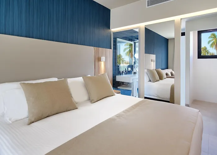 Отель Club & - Adults Only