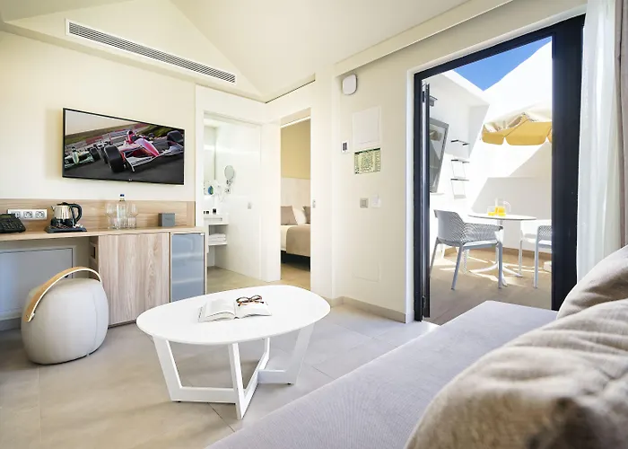 Club & - Adults Only 4*