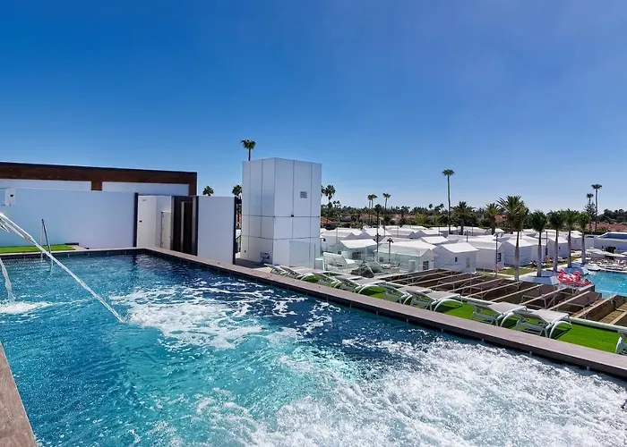 Отель Club & - Adults Only 4*