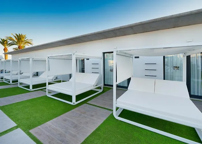 Отель Club & - Adults Only 4*