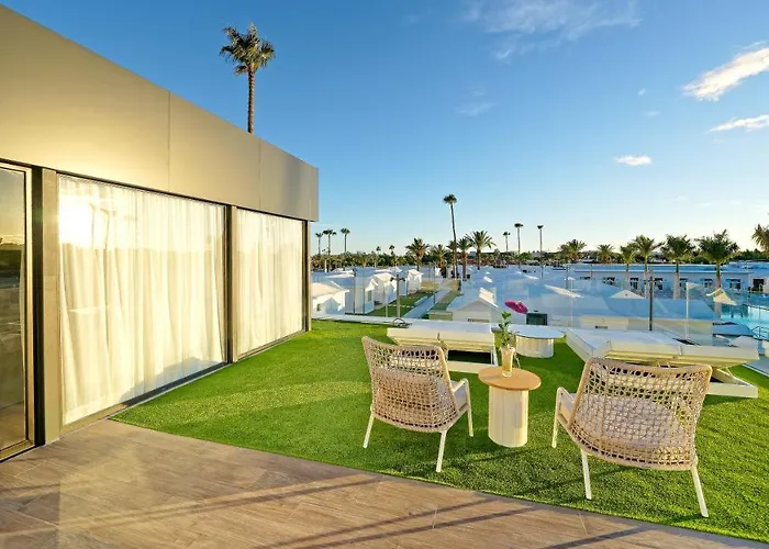 Отель Club & - Adults Only 4*